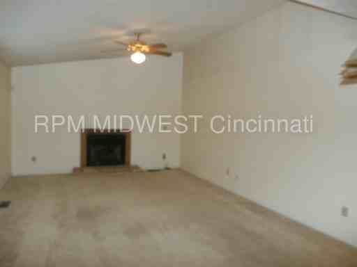 1208 Taylor Ct - Photo 3 of 12