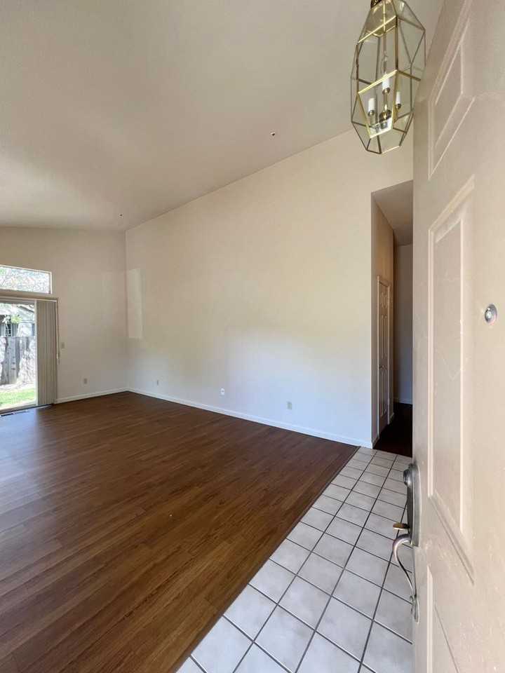 2160 Camenson St - Photo 6 of 26
