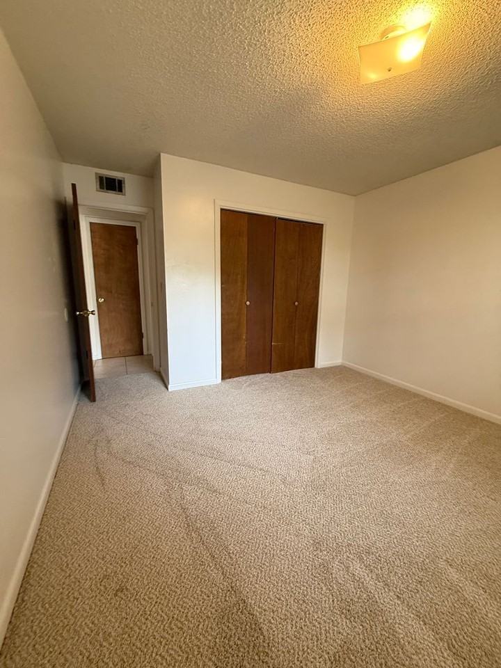 117 Classic Ct - Photo 3 of 17