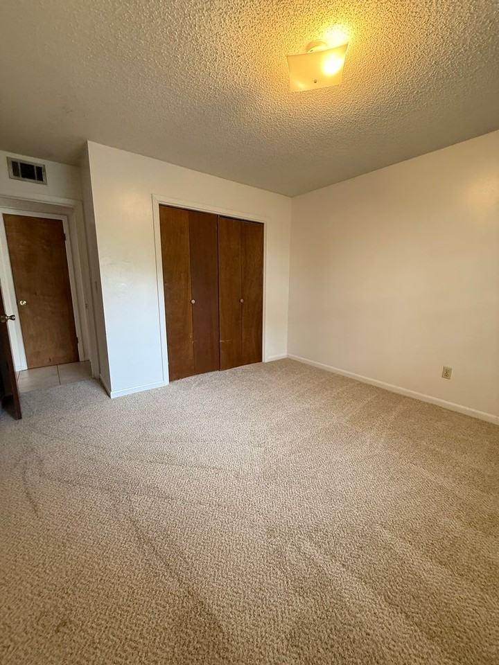 117 Classic Ct - Photo 4 of 17