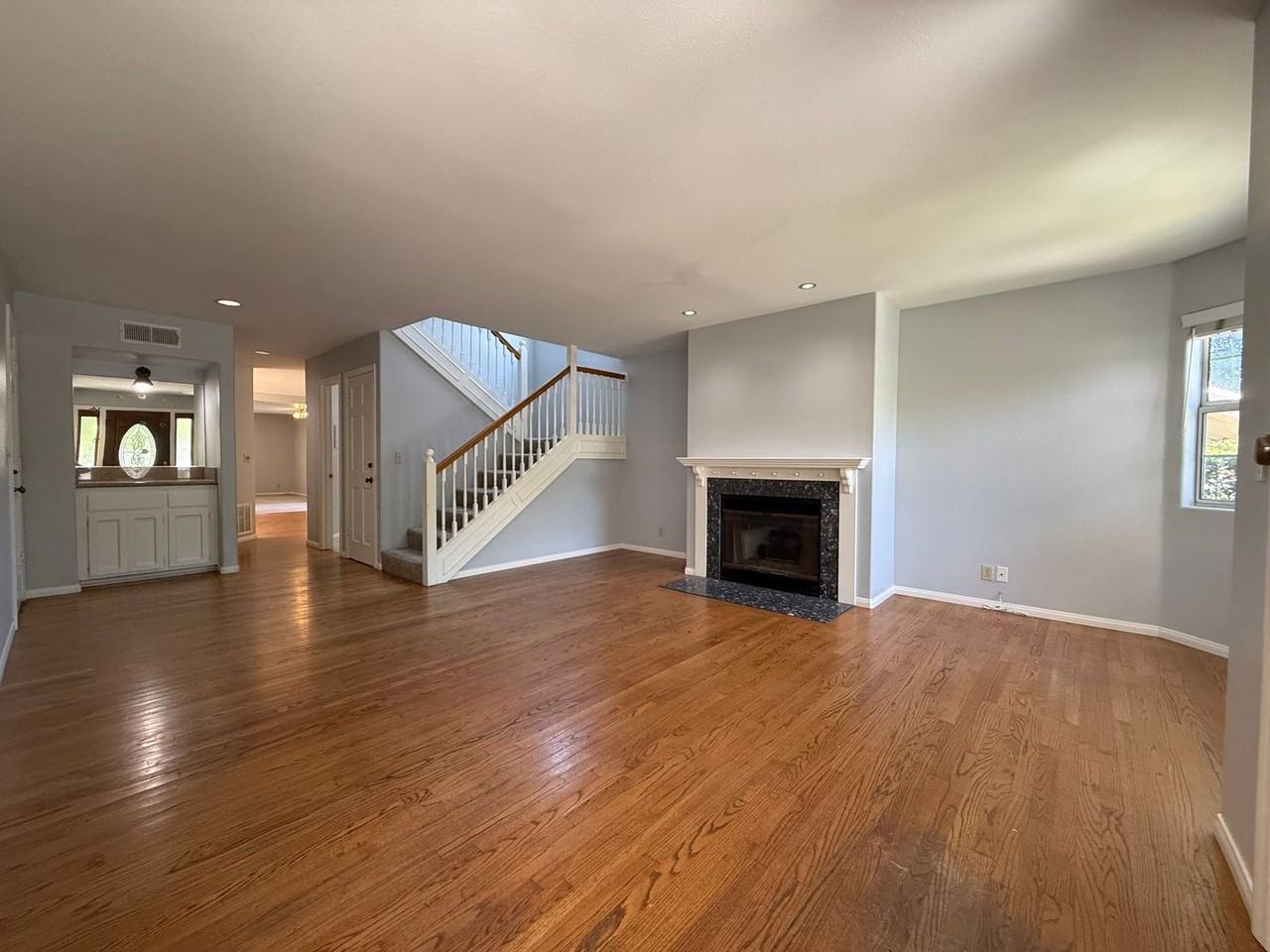 432 E Ave - Photo 4 of 29