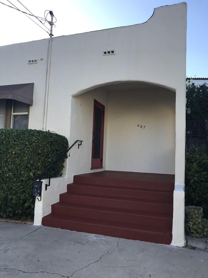 407 Montgomery St - Photo 2 of 9