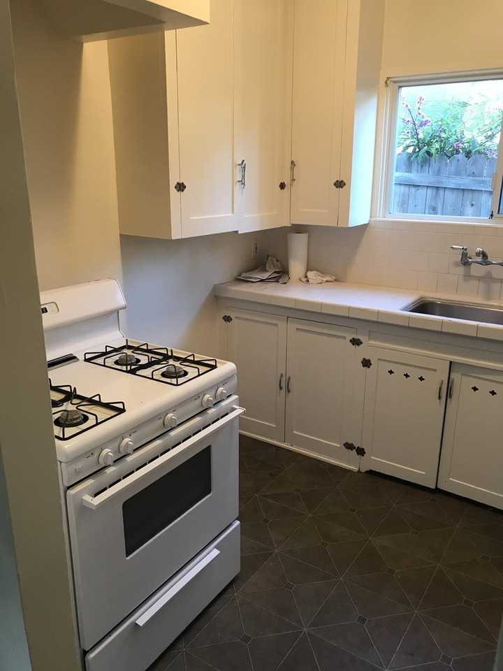 407 Montgomery St - Photo 3 of 9