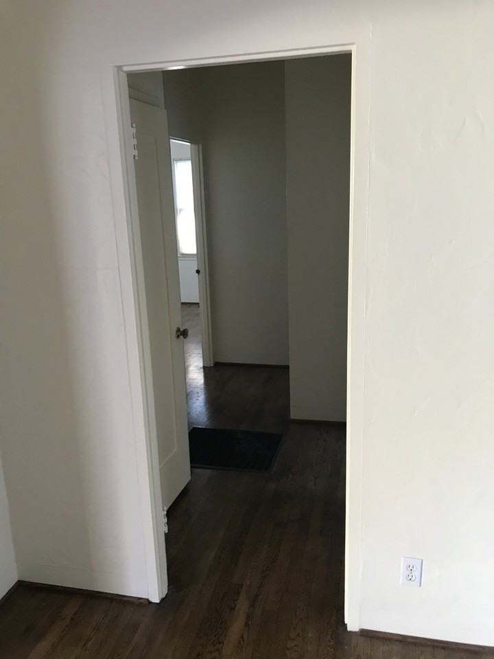 407 Montgomery St - Photo 5 of 9