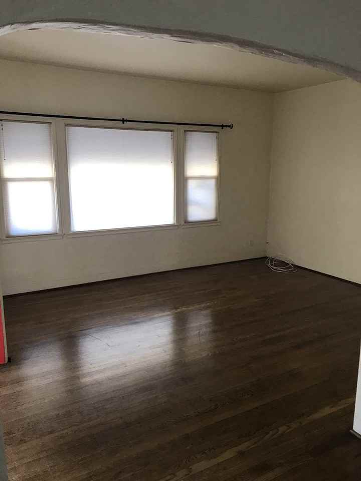 407 Montgomery St - Photo 7 of 9