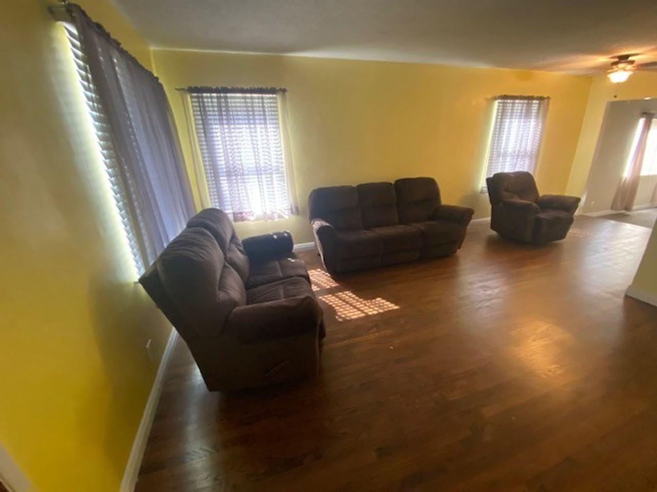 11919 Hopland St - Photo 4 of 15