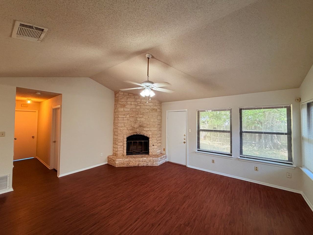 2013 James Pl - Photo 5 of 37
