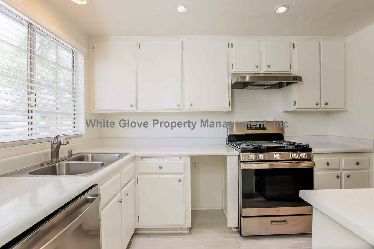 205 S Redwood Ave #33 - Photo 5 of 17