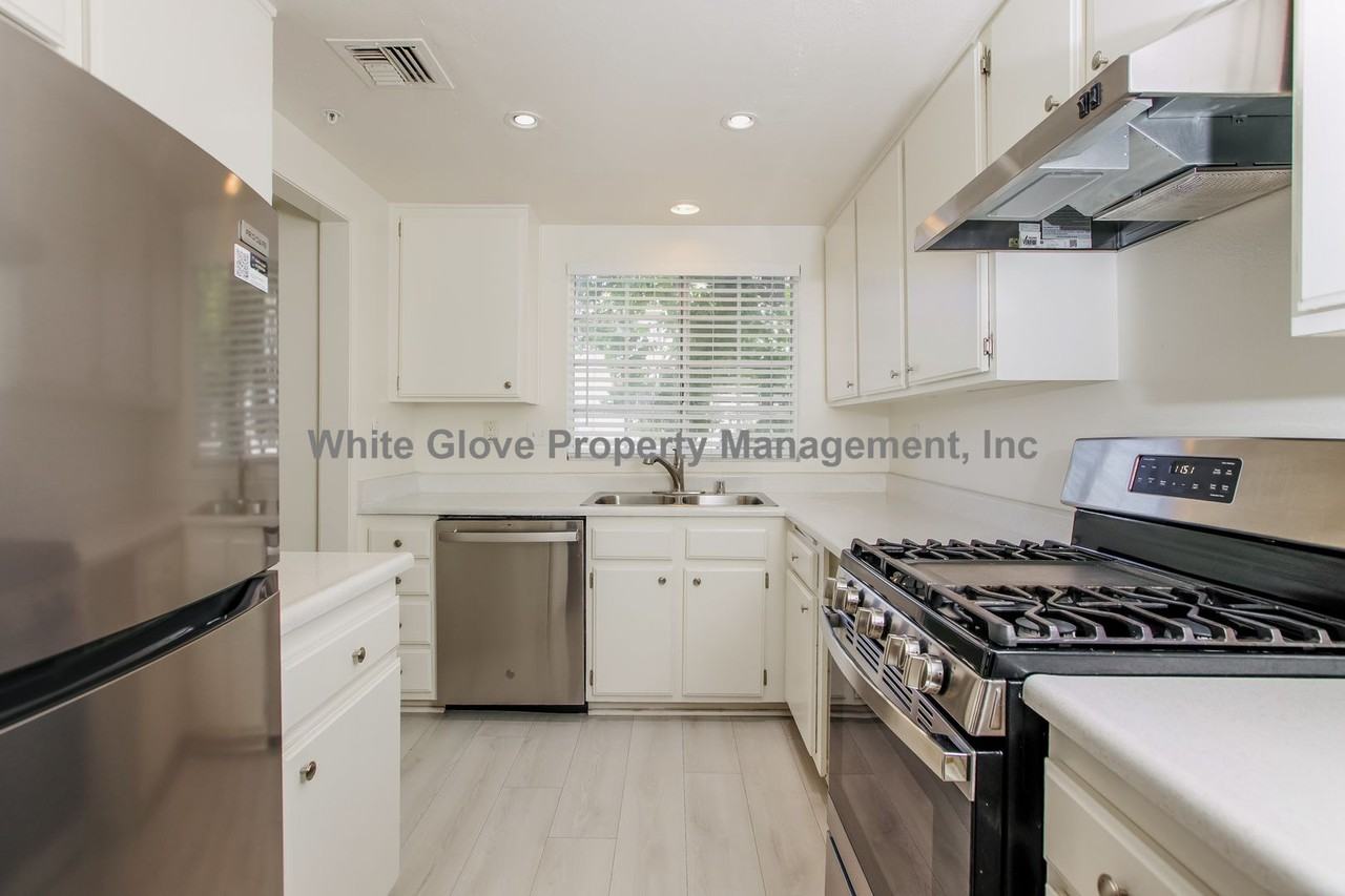 205 S Redwood Ave #33 - Photo 6 of 17