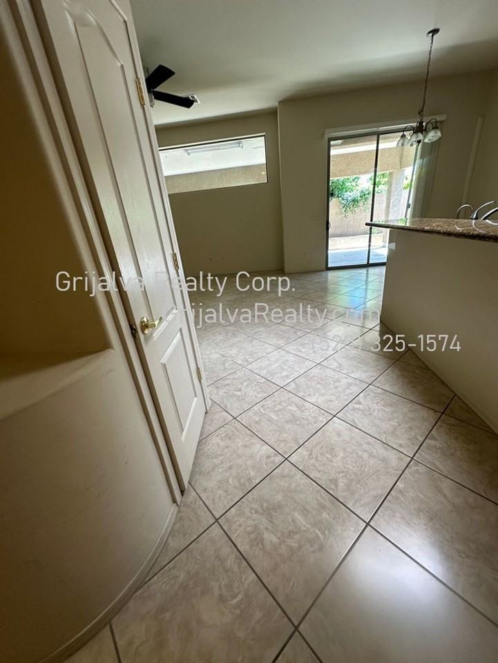 2277 W Floral Cliff Way - Photo 2 of 17
