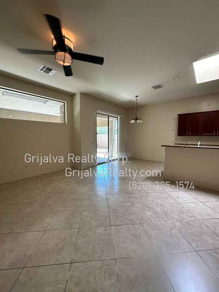 2277 W Floral Cliff Way - Photo 3 of 17