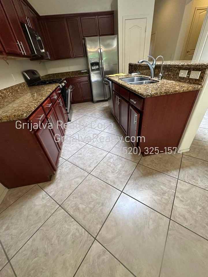 2277 W Floral Cliff Way - Photo 6 of 17