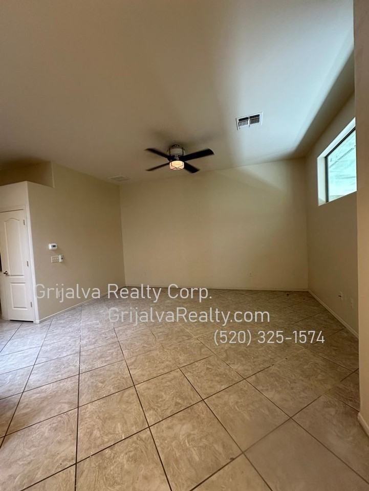 2277 W Floral Cliff Way - Photo 7 of 17