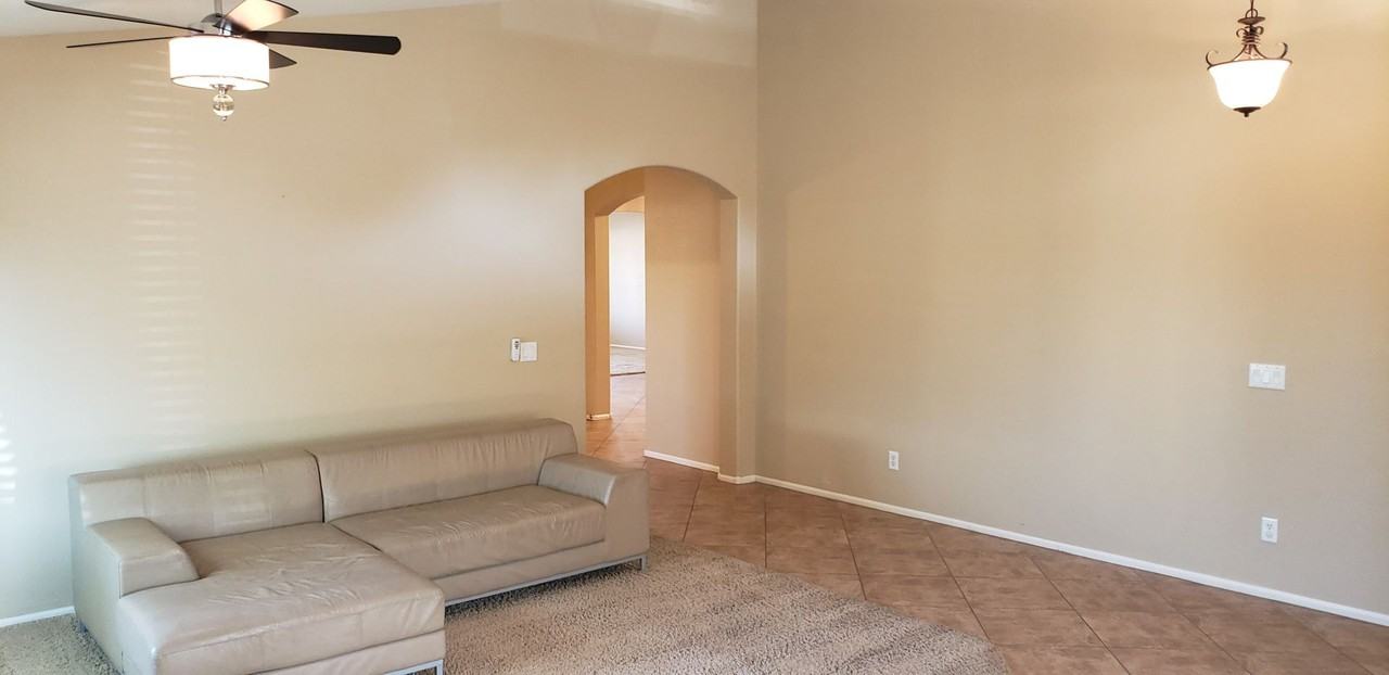 21622 N Dietz Dr - Photo 3 of 11
