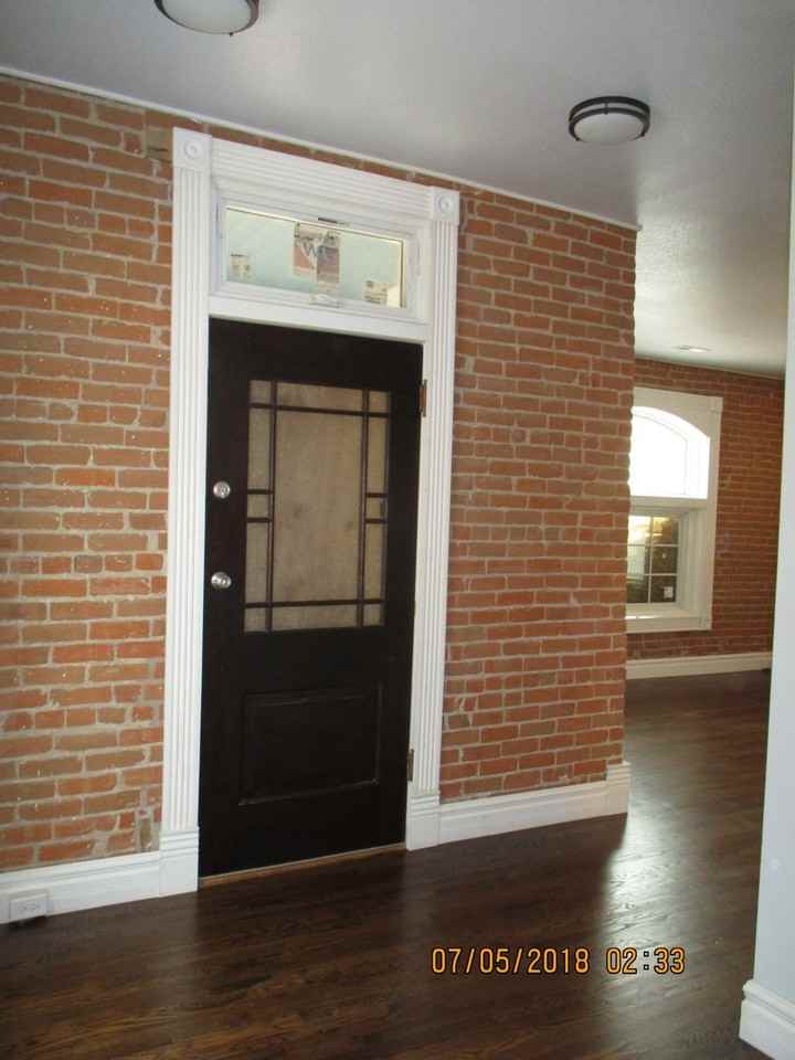 615 W 11th St - Photo 2 of 13