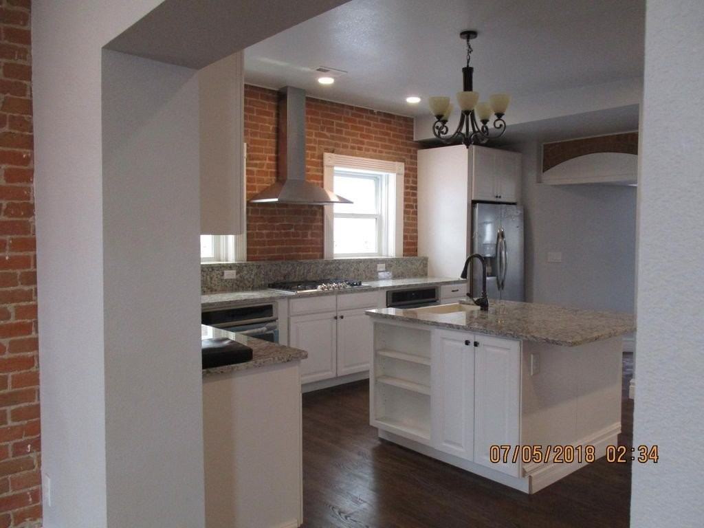 615 W 11th St - Photo 5 of 13