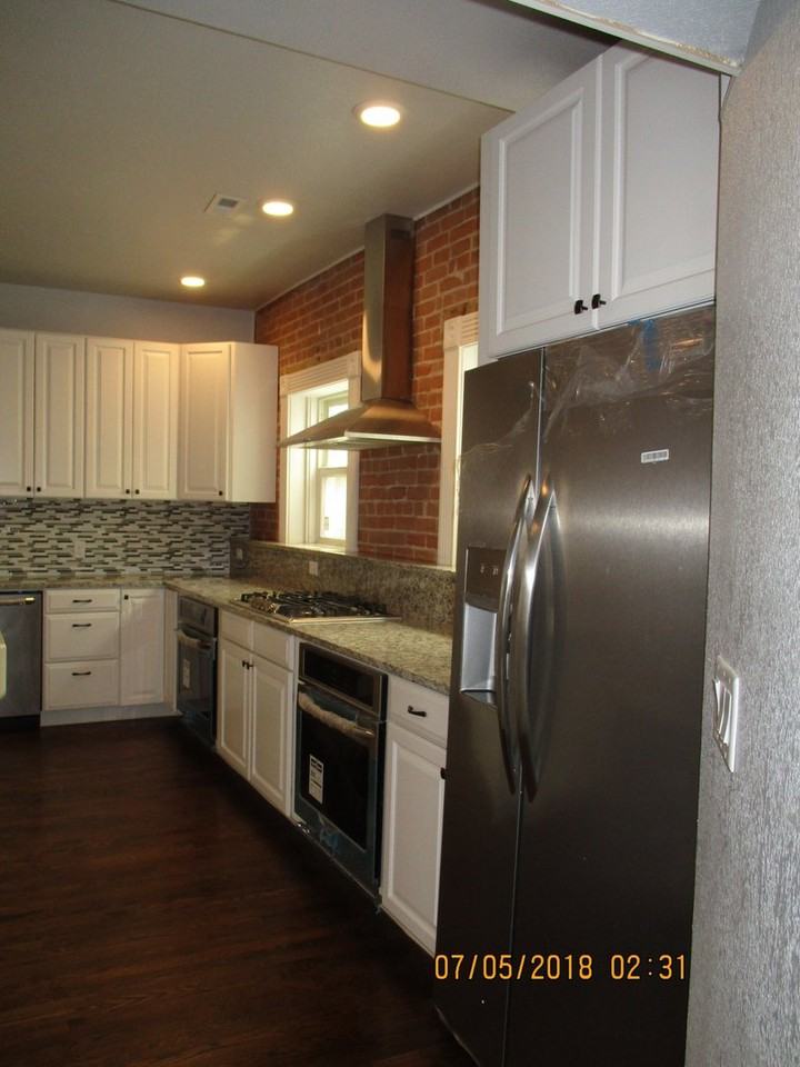 615 W 11th St - Photo 6 of 13