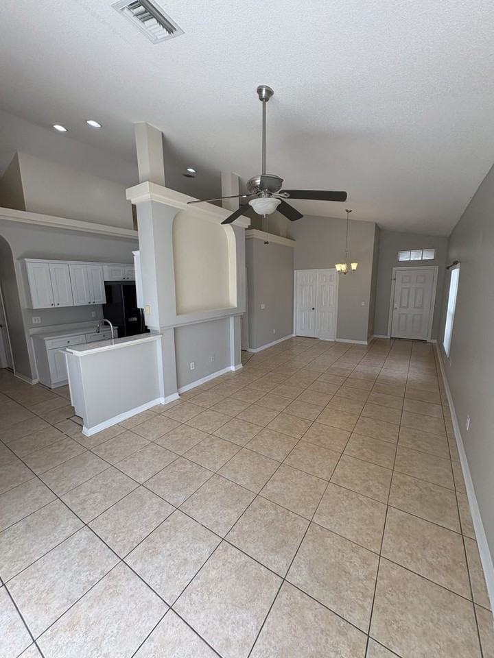 2033 Kaylas Ct - Photo 2 of 11