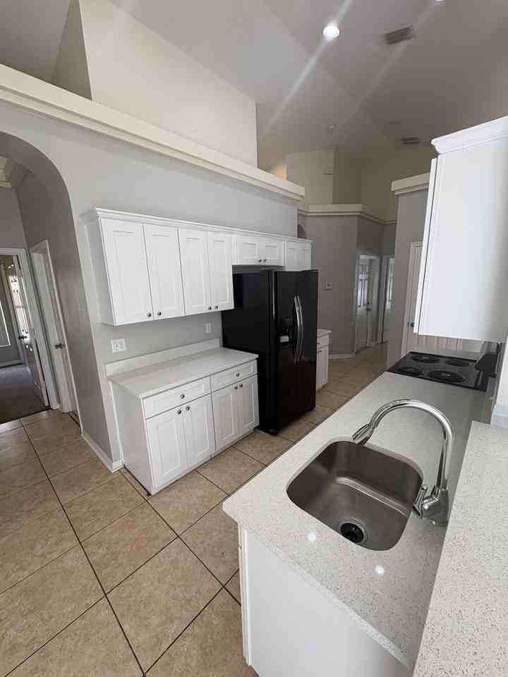 2033 Kaylas Ct - Photo 4 of 11