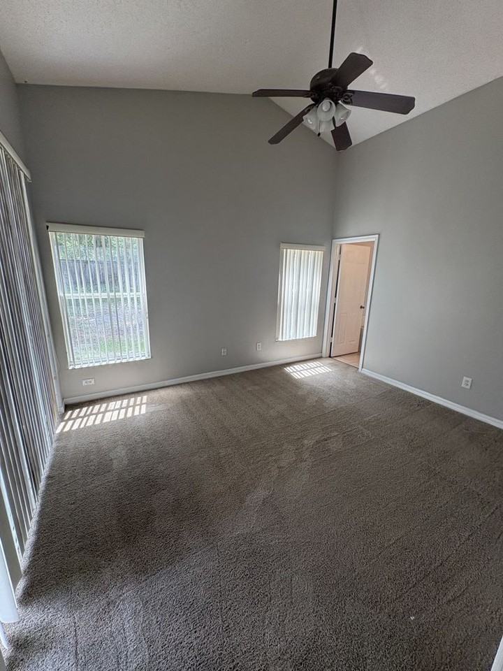 2033 Kaylas Ct - Photo 6 of 11