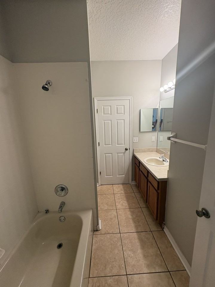 2033 Kaylas Ct - Photo 7 of 11
