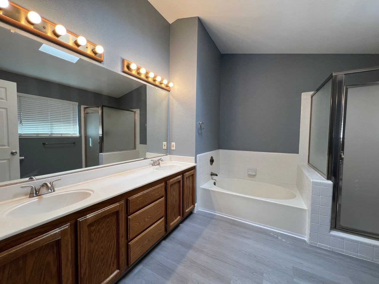 128 Ferrera Dr - Photo 4 of 16