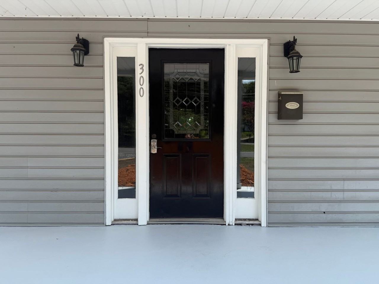 300 Railroad St - Photo 2 of 15