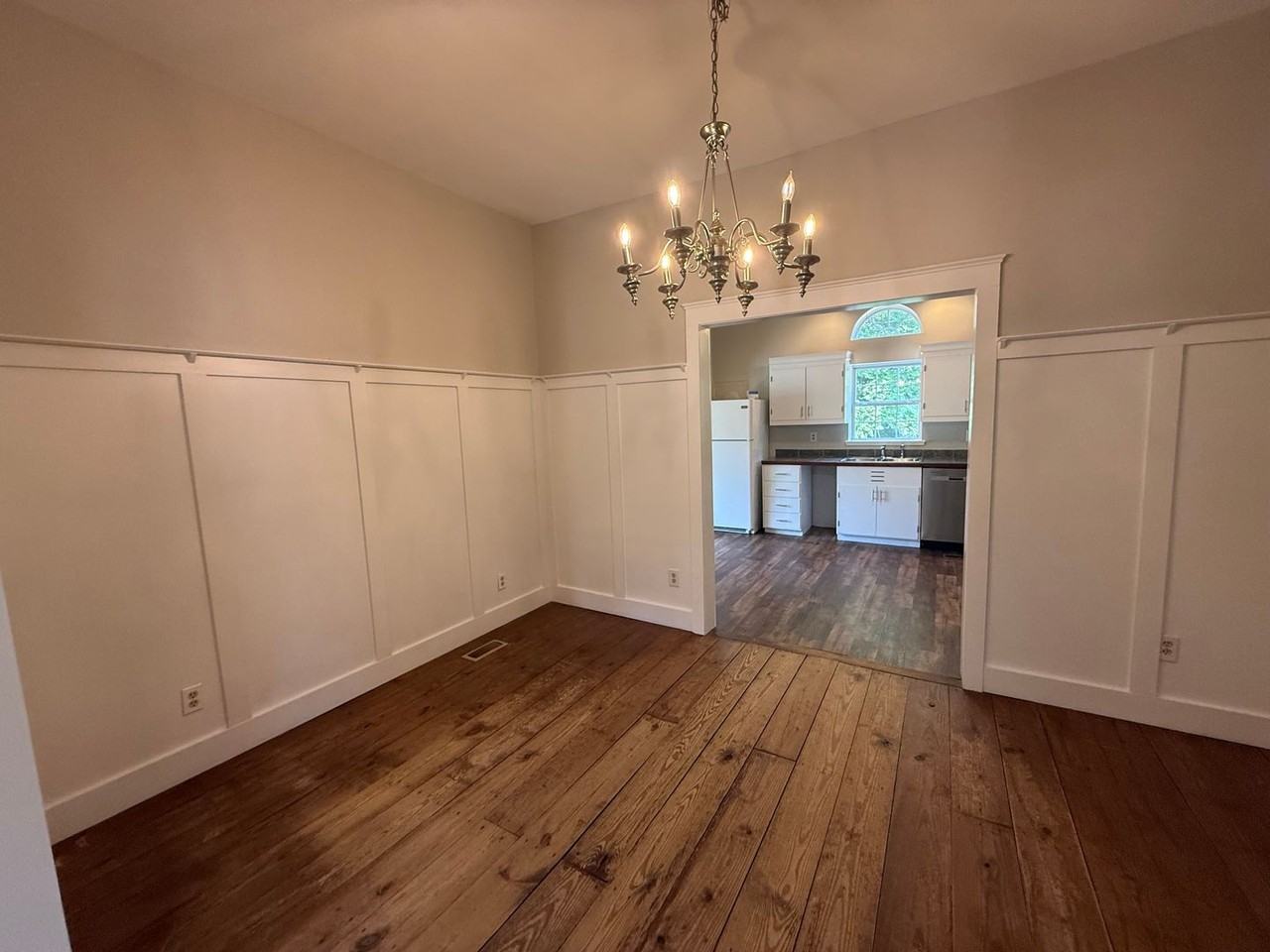 300 Railroad St - Photo 6 of 15