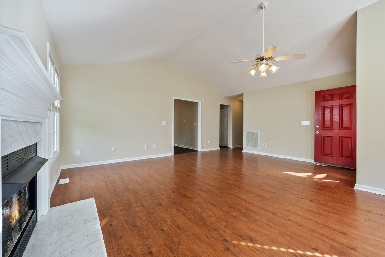 2032 Ferbow St - Photo 4 of 18
