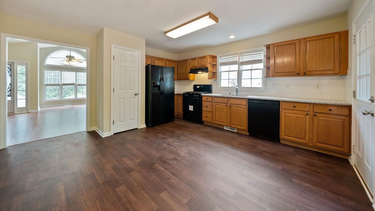 2032 Ferbow St - Photo 6 of 18