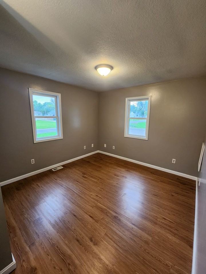 1151 Johnson Ave - Photo 4 of 16