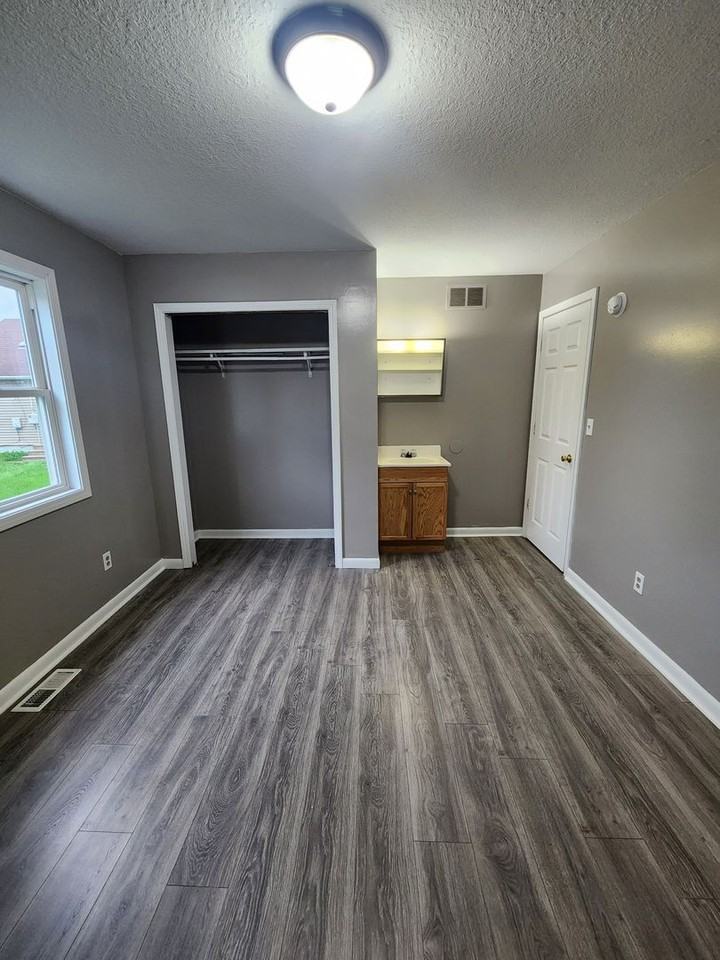 1151 Johnson Ave - Photo 5 of 16