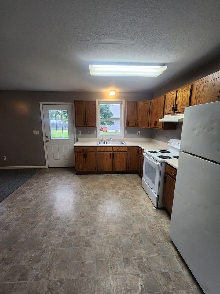 1151 Johnson Ave - Photo 7 of 16
