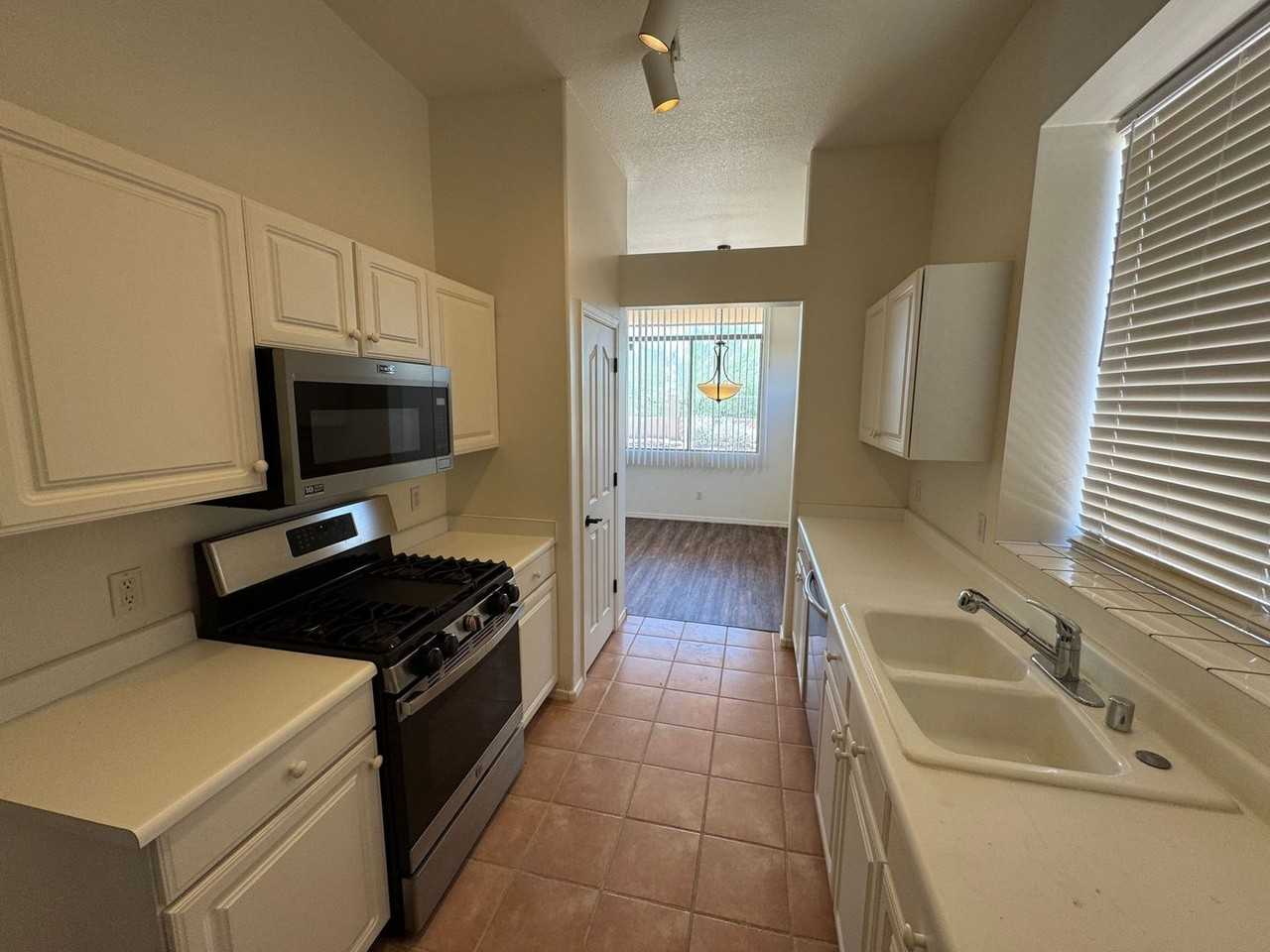 4709 E Prickly Pear Trl - Photo 5 of 22