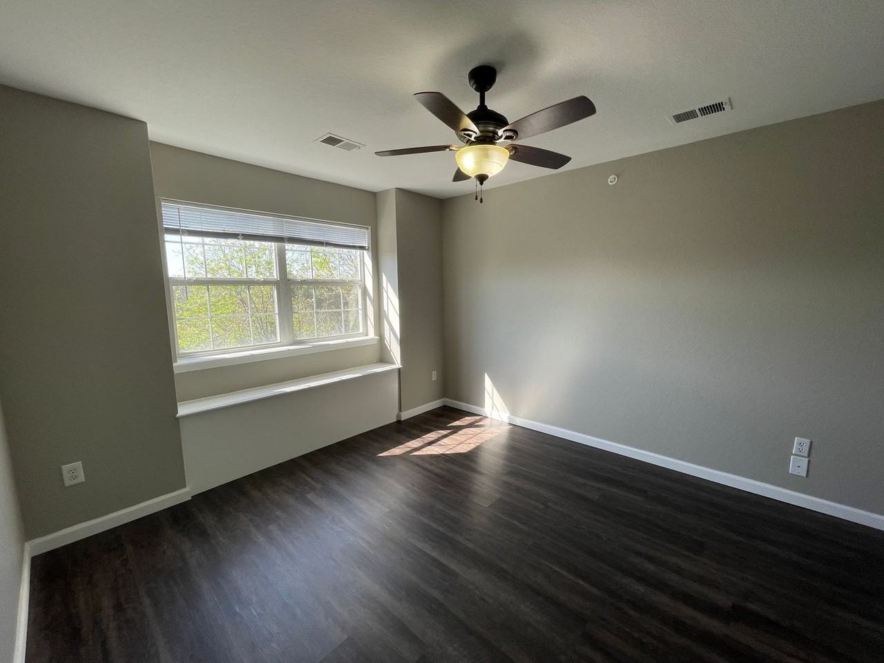 545 Valley View Rd #201 - Photo 7 of 15
