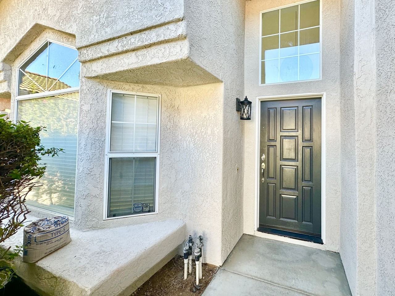 266 Royal Glen Dr - Photo 3 of 50