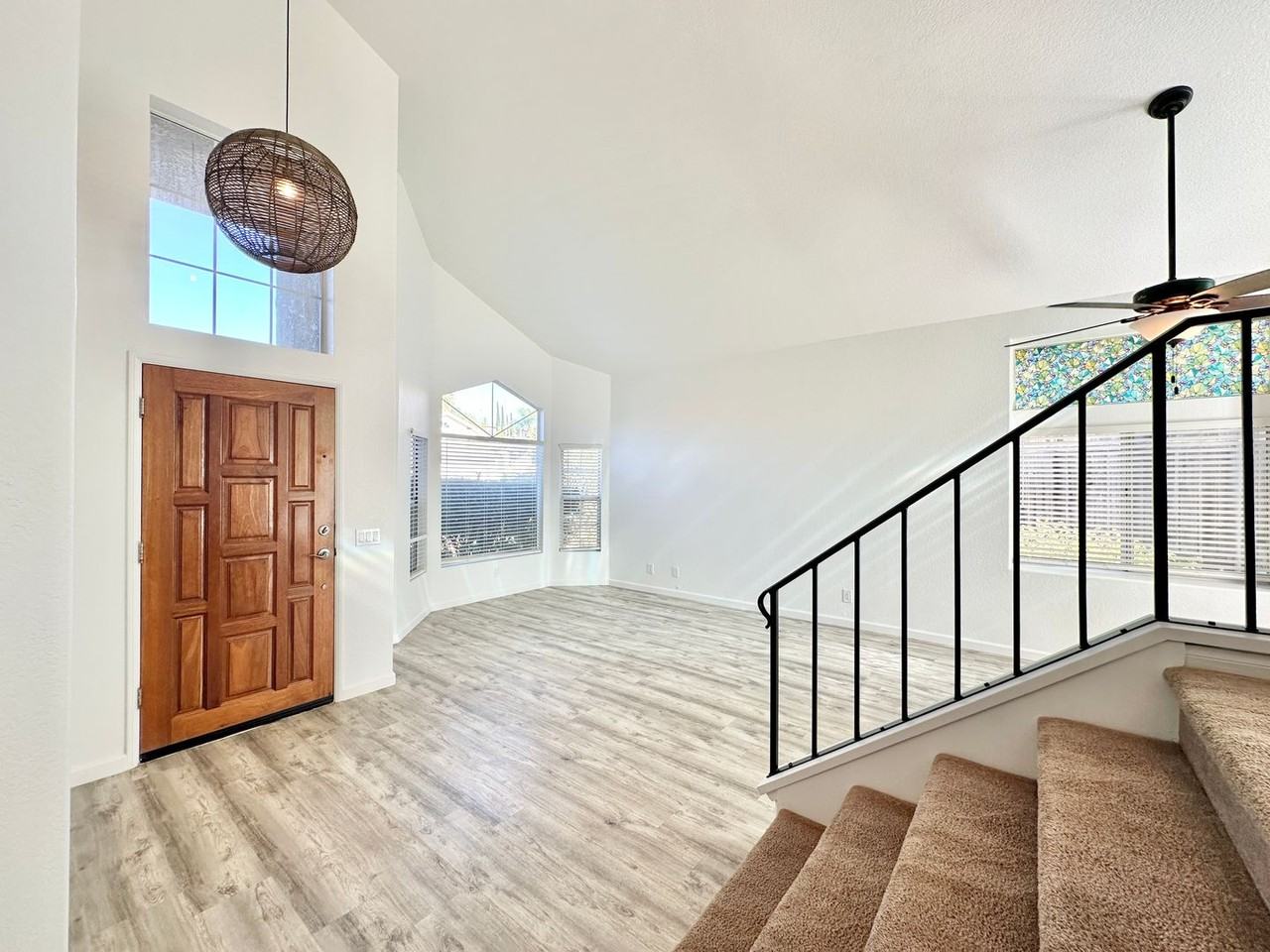 266 Royal Glen Dr - Photo 4 of 50