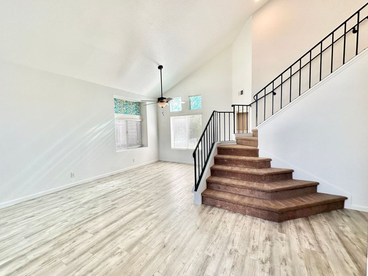 266 Royal Glen Dr - Photo 5 of 50