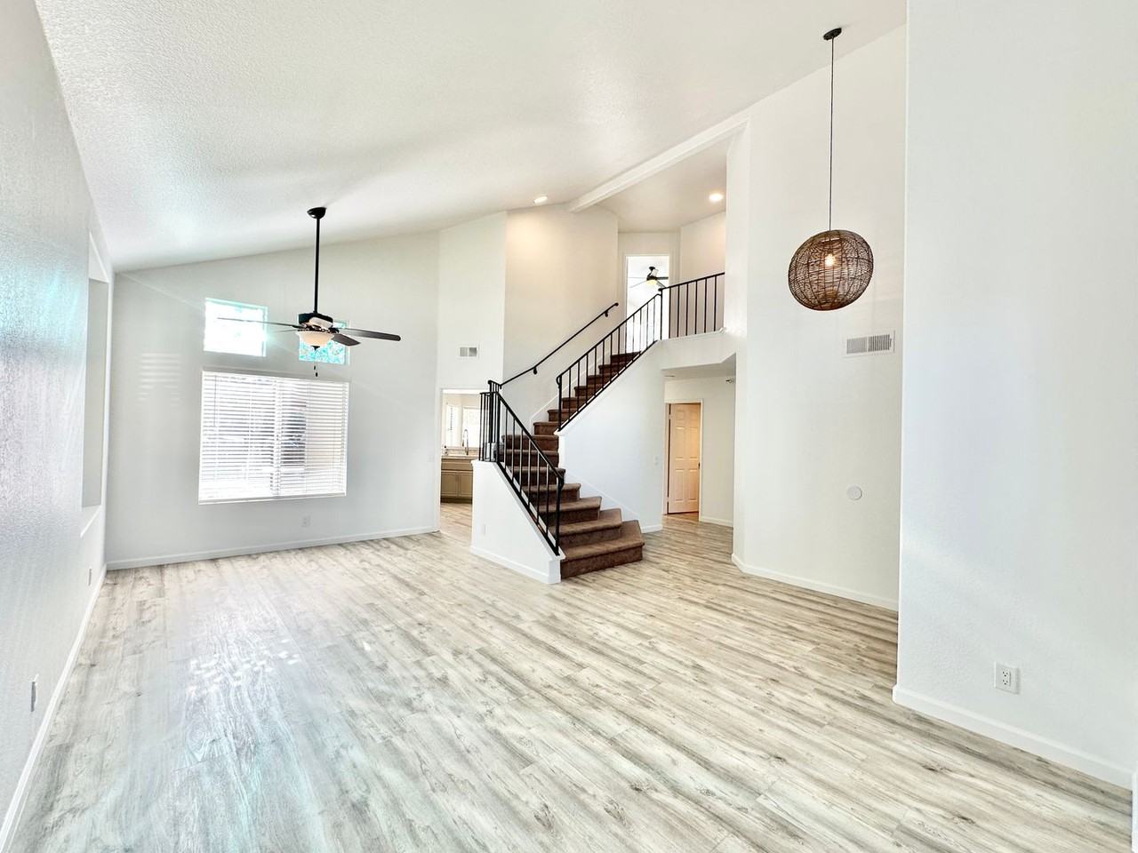 266 Royal Glen Dr - Photo 6 of 50