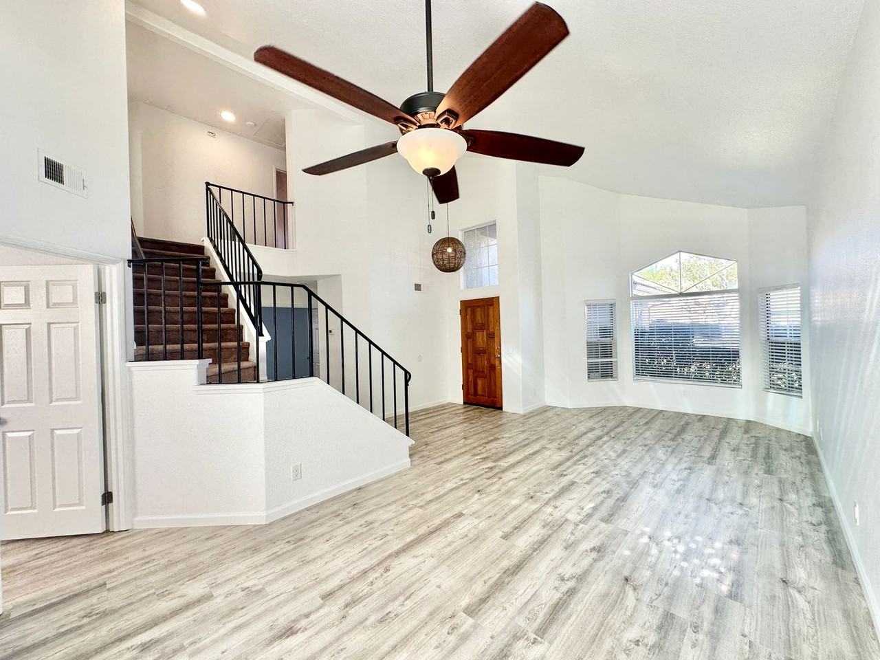 266 Royal Glen Dr - Photo 7 of 50