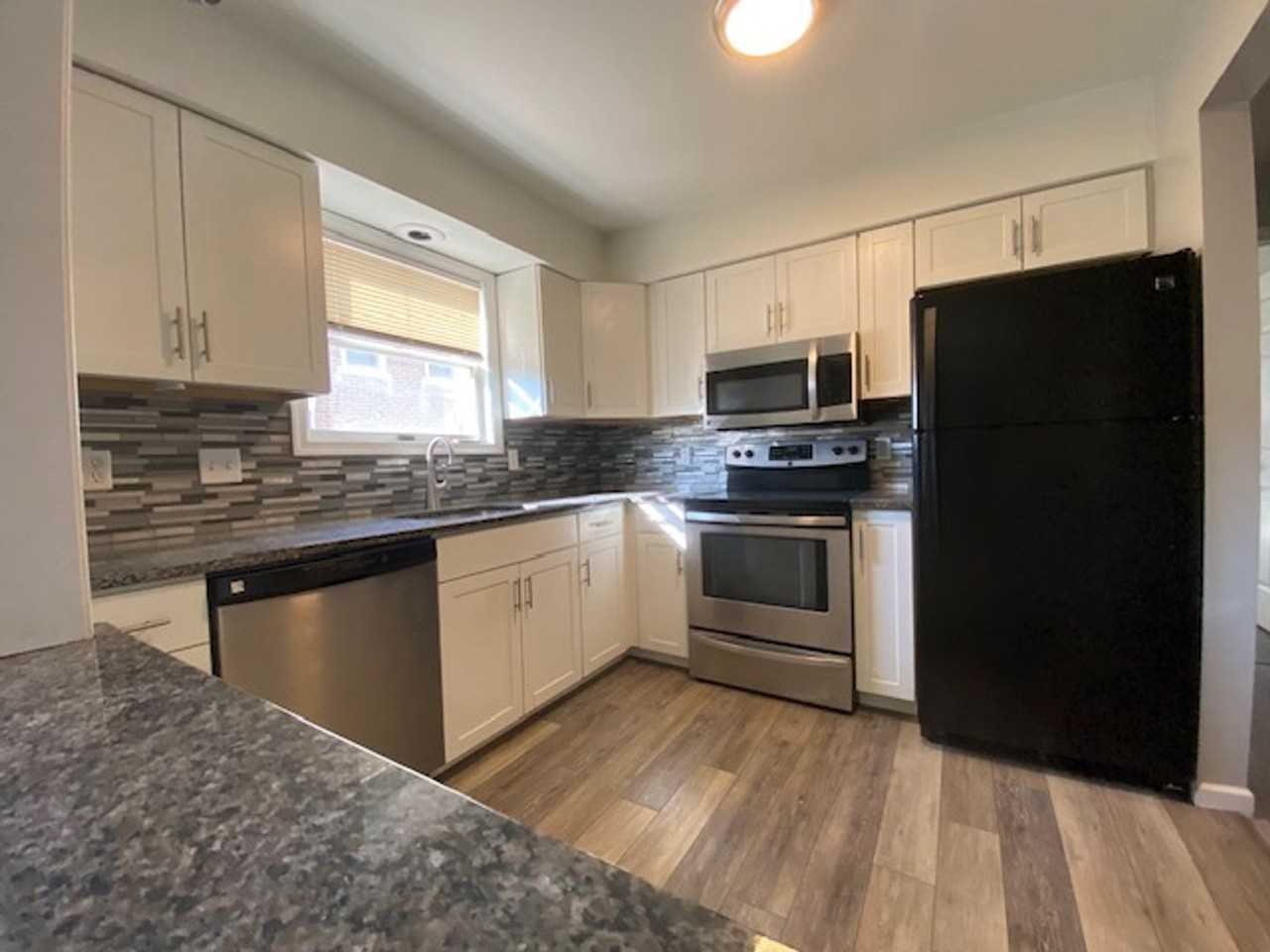 532 Broad St - Photo 4 of 11