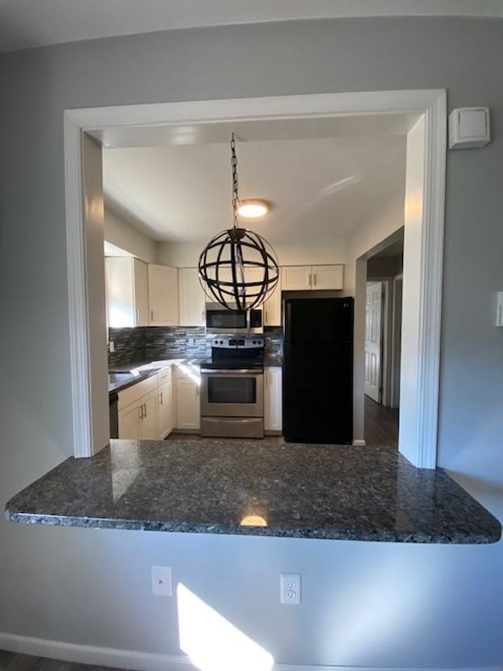 532 Broad St - Photo 5 of 11