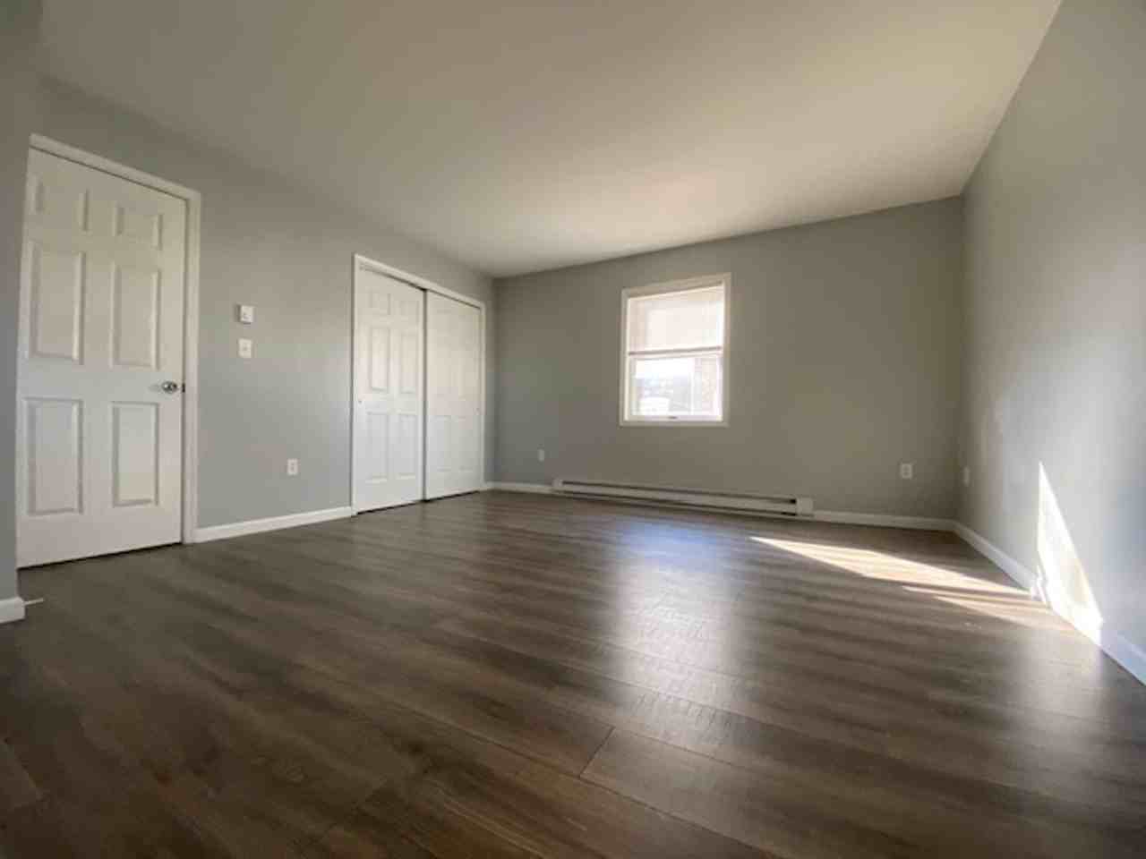 532 Broad St - Photo 6 of 11