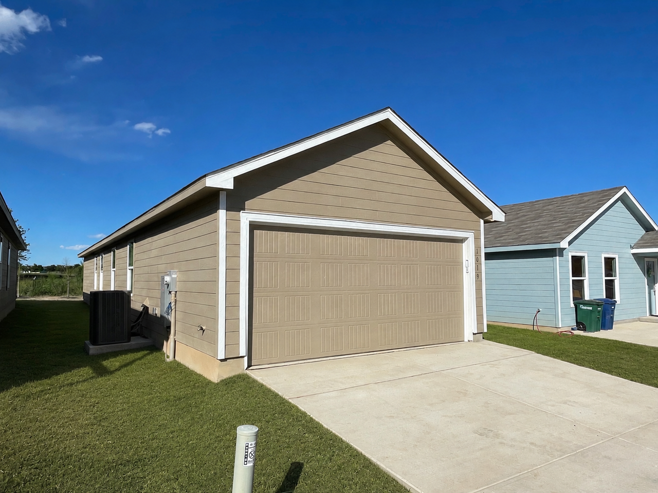1019 Magrum Way - Photo 2 of 33