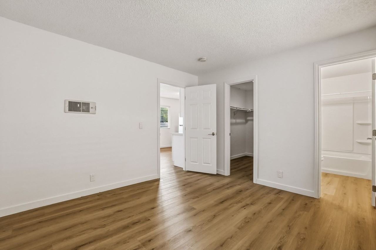 4428 Delta St #8 - Photo 4 of 8