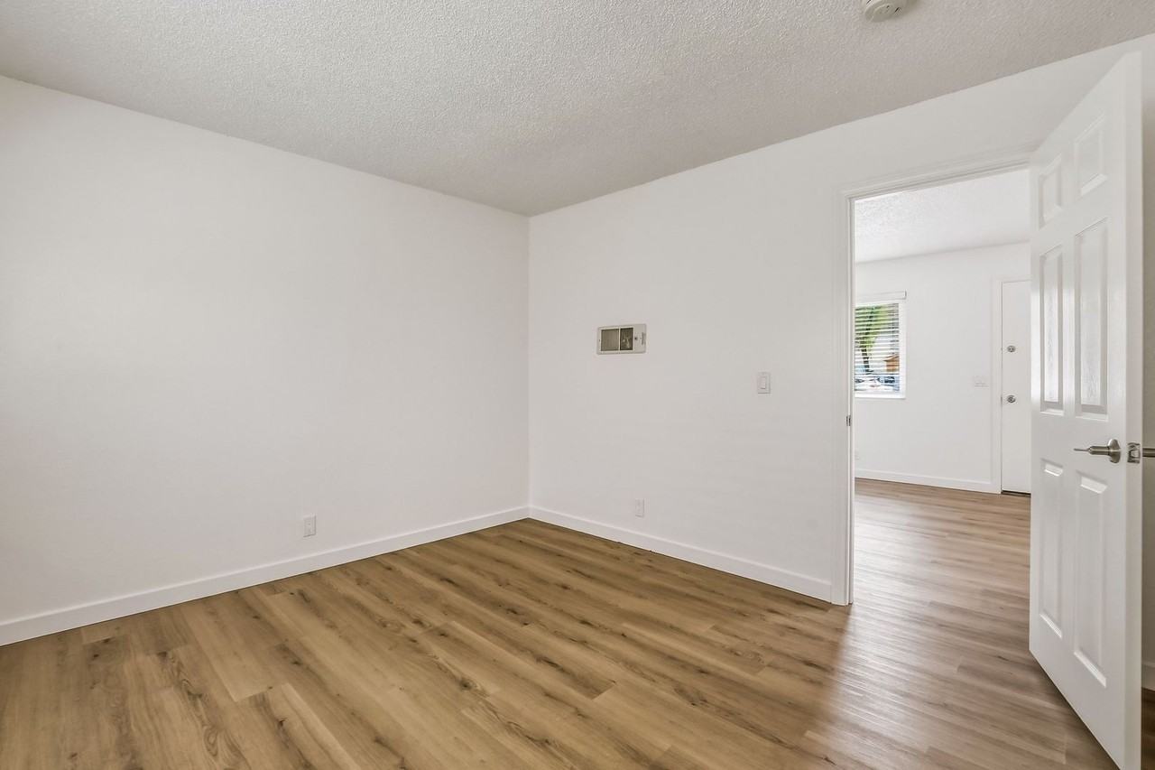 4428 Delta St #8 - Photo 5 of 8
