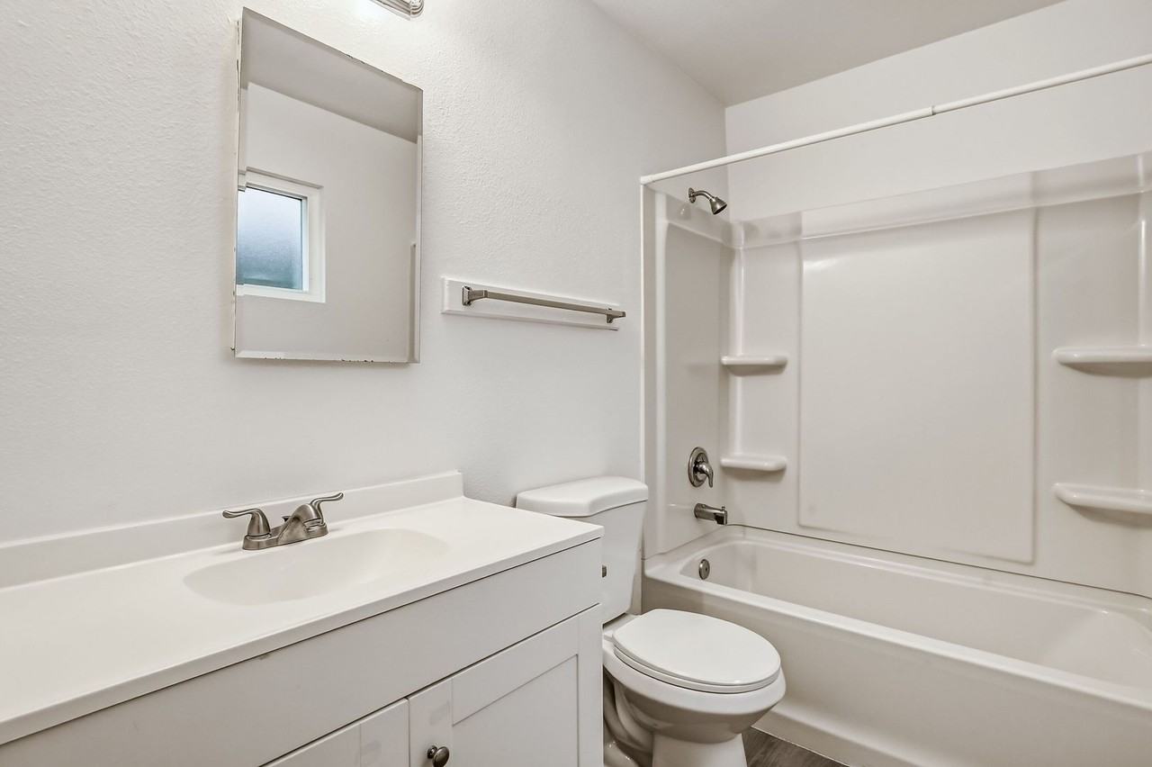 4428 Delta St #8 - Photo 6 of 8