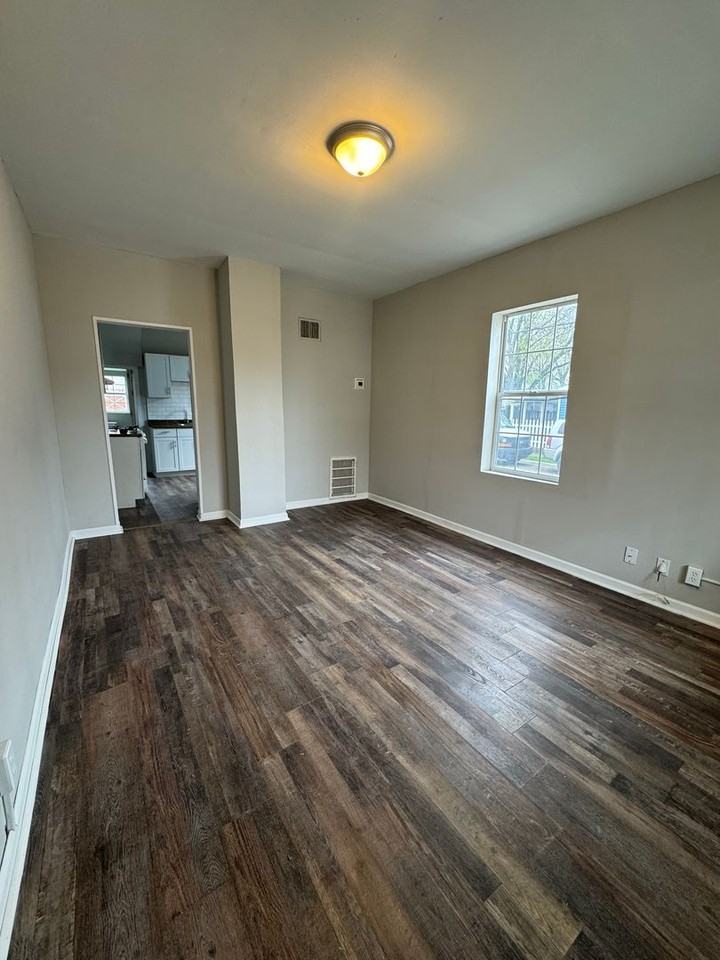 1201 Long St - Photo 2 of 7