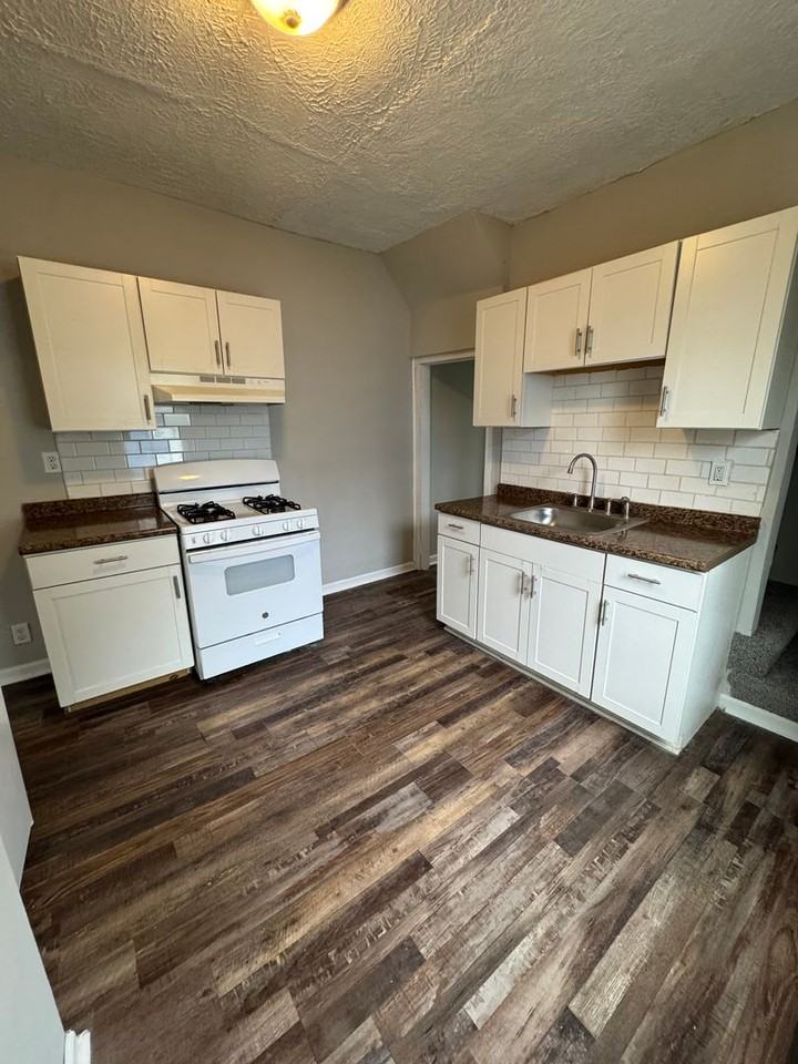 1201 Long St - Photo 3 of 7