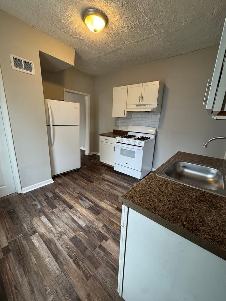 1201 Long St - Photo 4 of 7